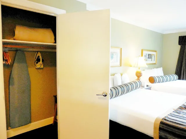 غرفة قياسية بسريرين كوين، Sea Breeze Inn And Cottages 5/8