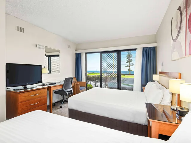 غرفة بسريرين منفصلين بإطلالة على البحر، Ibis Styles Port Macquarie 3/7