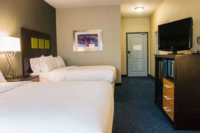 غرفة بسرير كوين لذوي الإعاقة، Holiday Inn Express Suites Jackson 1/1