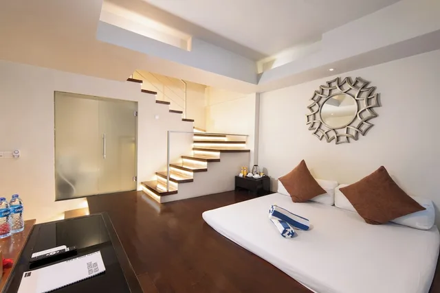 Pool, Loft, Premier, Villa, Queen Bed، 18 Suite Villa Loft Kuta 1/4
