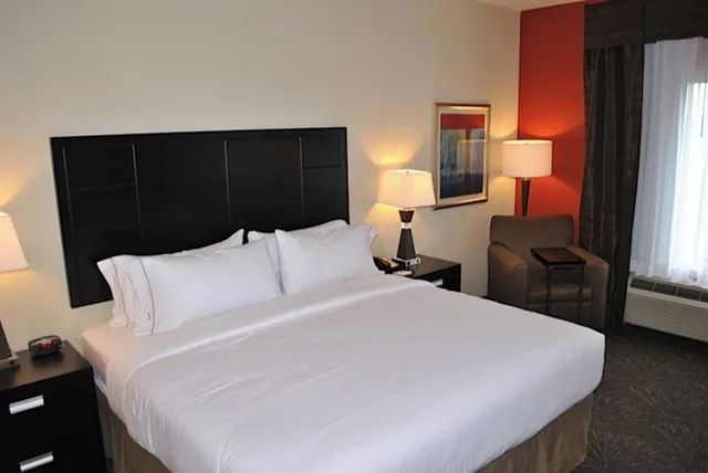 غرفة قياسية بسرير كينج، HOLIDAY INN EXPRESS SALEM 2/2