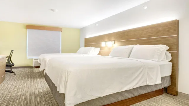 غرفة بسريرين كوين لذوي الإعاقة، Holiday Inn Express Suites Portland 1/1