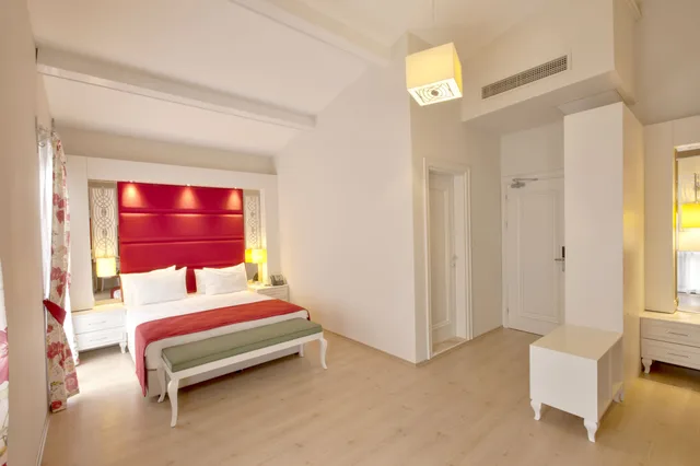 جناح جونيور بسرير مزدوج وسرير فردي، Baga Hotel 2/6