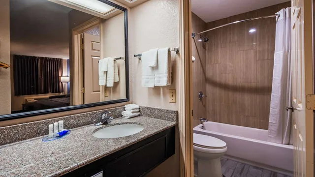 غرفة بسرير كينج، SureStay By Best Western Terrell 7/10