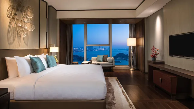 King Bed, Bay View, Hualuxe Hotels Resorts Xiamen Haicang 1/7