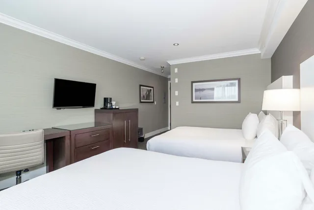 Standard, 2 Queen Beds, Sandman Hotel Abbotsford Airport 2/4