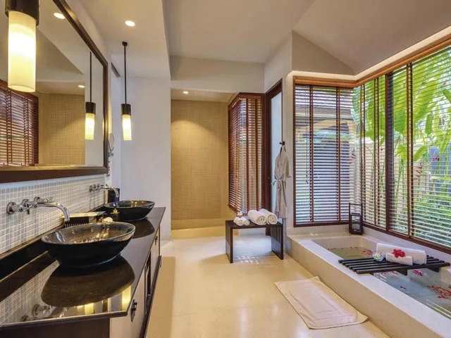 Presidential, Villa, 3 Queen Beds, Ocean Front، Movenpick Asara Resort & Spa Hua Hin 2/2