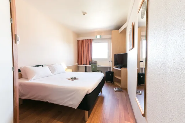 Room, Double Bed, Ibis Jerez De La Frontera 4/8