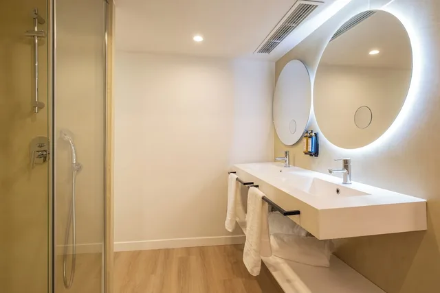 جناح جونيور بسرير كوين بإطلالة على البحر، Hotel Silken Rio Santander 2/2