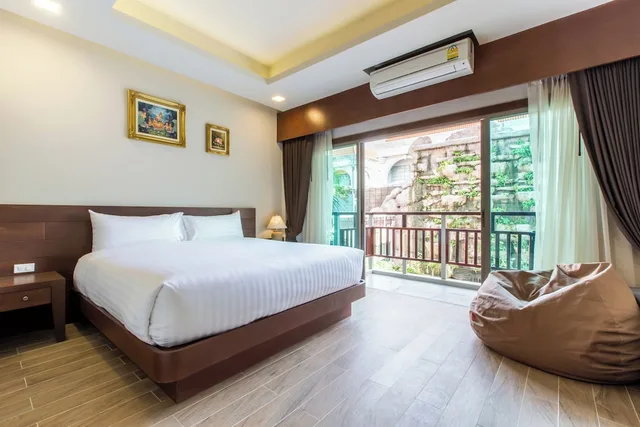 Crystal, Pool View, The Agate Pattaya Boutique Resort 2/5