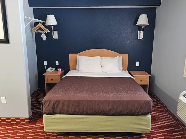 استوديو مفردة بسرير كوين، Hotel Vernal 4/10