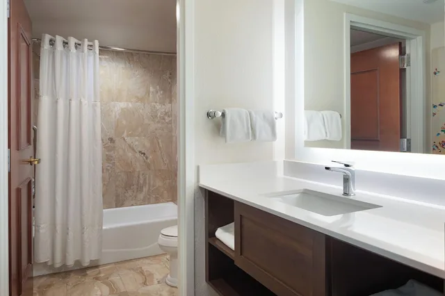 جناح استوديو بسرير كينج بإطلالة على المسبح، The Atlantic Suites on the Avenue 2/3