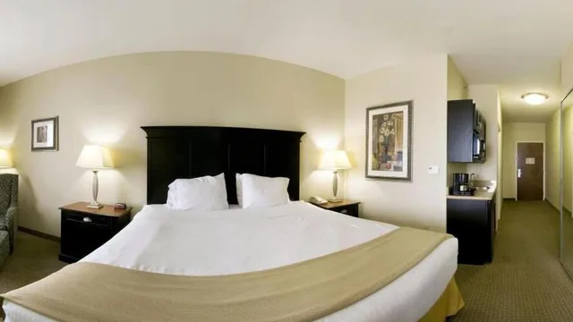 غرفة قياسية بسرير كينج، Holiday Inn Express Hotel & Suites Vernon College Area (HWY 287) 3/6
