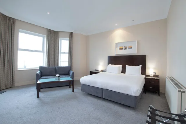 Feature, Superior, Double Bed, with View، Bournemouth East Cliff by Belvilla 7/10