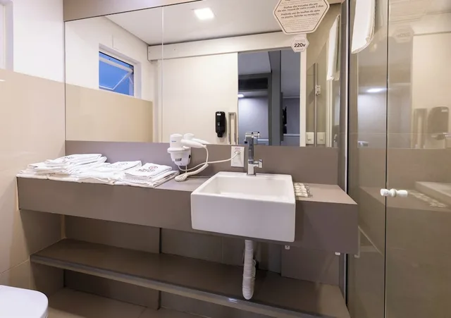 Standard, Quintuple, 1 Double and 3 Single Beds، Palmas Executivo Hotel 8/10