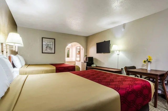 غرفة قياسية بسريرين كوين، Econo Lodge Winfield 4/6