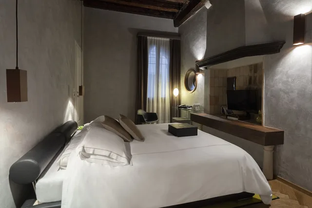 غرفة فاخرة بسرير كوين بإطلالة على الحديقة، Hotel Corte di Gabriela 2/2