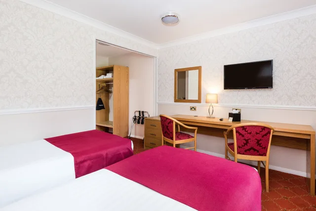 غرفة مريحة بسريرين منفصلين، Fishers Hotel 4/10