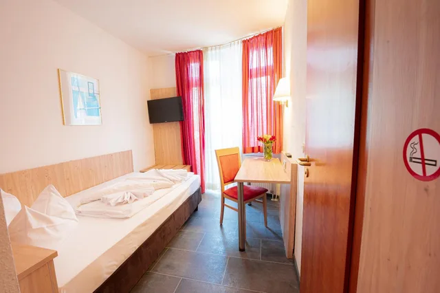 غرفة مفردة، Hotel Astoria Am Urachplatz 1/20