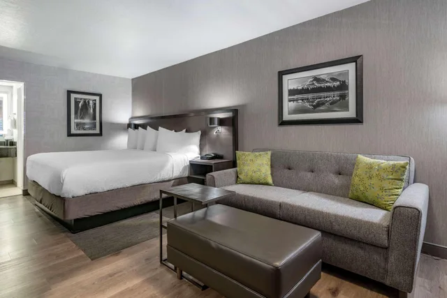 غرفة تنفيذية بسرير كينج، Best Western Plus Hilltop Inn 6/9
