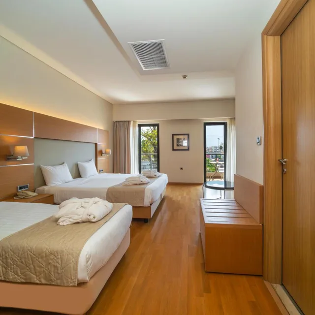 غرفة سوبيريور ثلاثية، ELEKTRA HOTEL & SPA 1/8