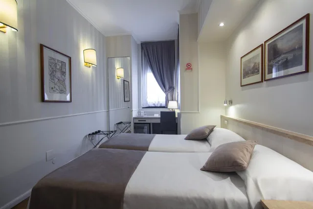 غرفة بسريرين منفصلين، Flora Hotel Milan 3/10