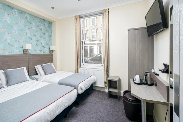 غرفة ديلوكس ثلاثية بسرير فردي، OYO Bakers Hotel London Victoria 8/10