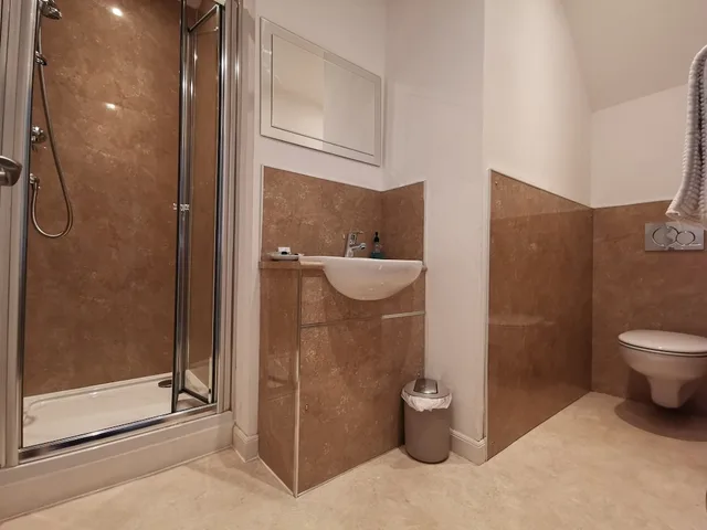 غرفة صغيرة بسرير مزدوج بإطلالة على البحر، The Millcroft Hotel 3/3