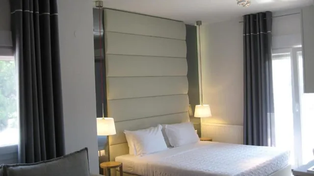 Deluxe, Suite, Queen Bed, Sofa, Fillis House 1/2