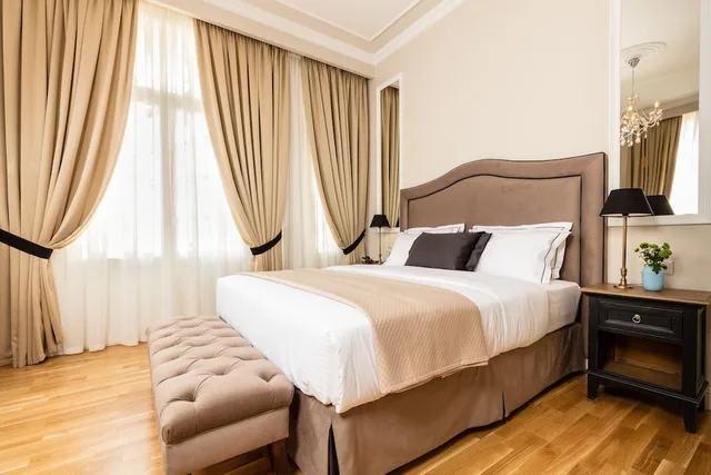 جناح ركني بسرير كينج بشرفة، Athens Mansion Luxury Suites 4/10