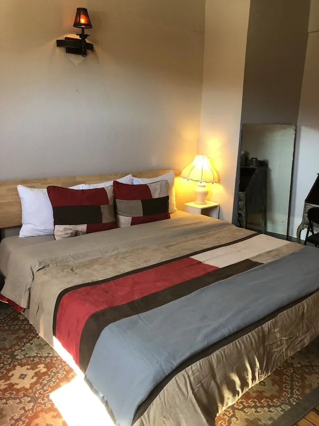 Private, King Bed، The Avon 1/3