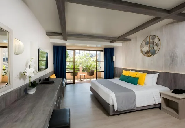 Deluxe, King Bed, Pool Wing، Coconut Village Resort 1/1