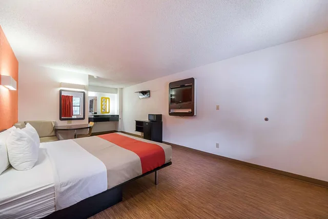 غرفة بسرير كينج لذوي الإعاقة، Motel6 Boerne, TX 3/10