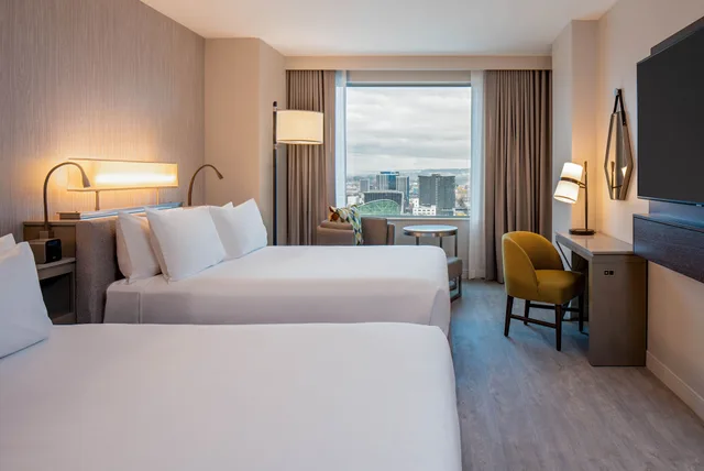 Room, 2 Queen Beds, City and River View، Hyatt Regency Portland At The Oregon Convention Center 1/10
