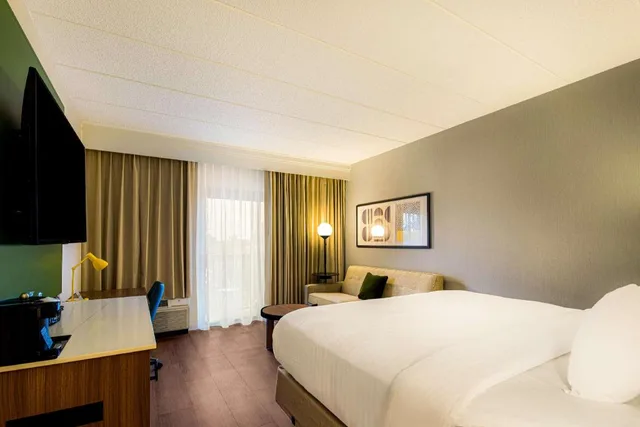 غرفة ديلوكس بسرير كينج بشرفة، Sonesta Select Philadelphia Airport 1/6