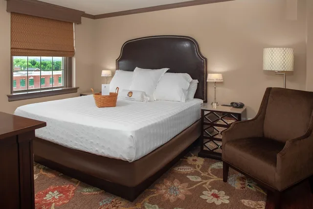 1 Bedroom, Deluxe, Single, The Bolling Wilson Hotel 1/1