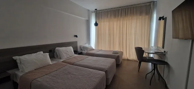 غرفة قياسية ثلاثية بثلاثة أسرّة، Navarria Hotel 7/10
