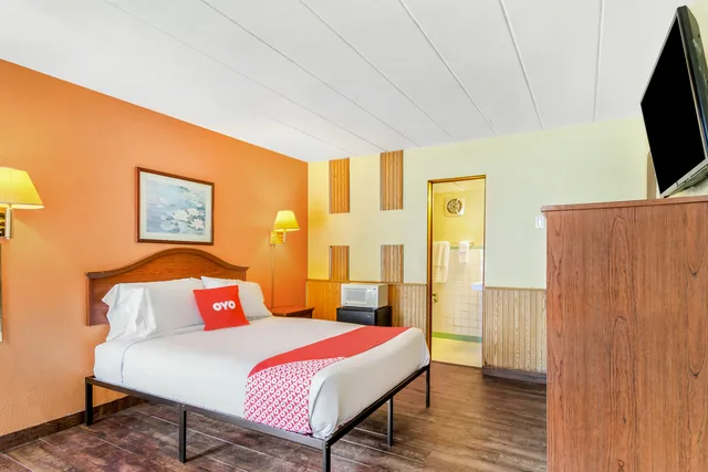 غرفة بسرير فردي، OYO Hotel Downtown Peoria I-74 1/5