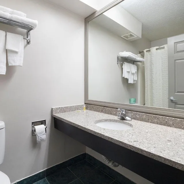 جناح استوديو بسريرين كوين، Days Inn & Suites by Wyndham Muskegon 9/10