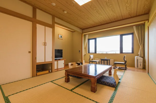 غرفة يابانية بإطلالة على الجبل بأرضية تاتامي، SPA & HOTEL RESORT Furano Laterre 1/1