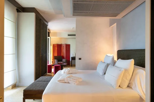 جناح بسرير كوين بشرفة، Romano Palace 1/10