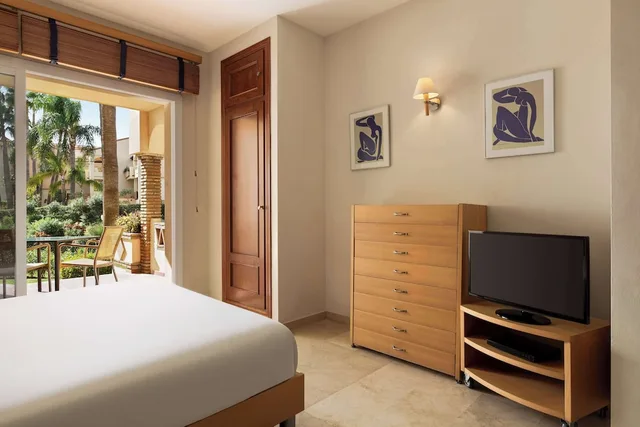 جناح جونيور ديلوكس بسرير كوين، Wyndham Grand Costa del Sol 3/5