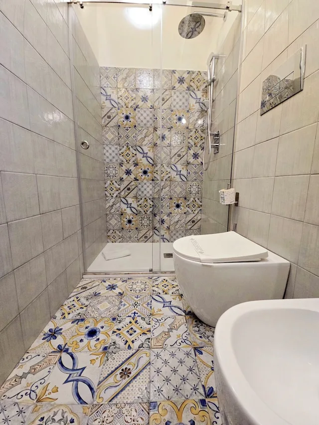 غرفة بسرير كوين بإطلالة على البحر بشرفة، HOTEL CALA MARINA 9/10