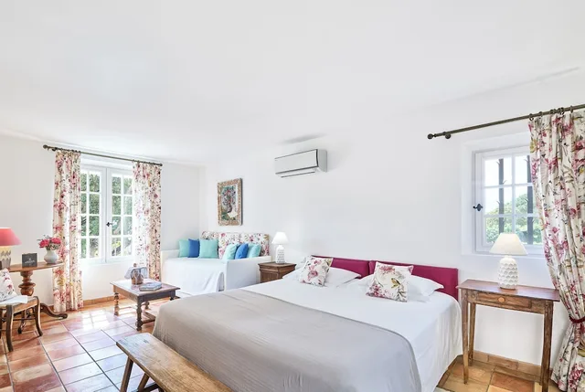 جناح جونيور كلاسيكي بسرير كينج بإطلالة على الحديقة، La Ferme D Augustin 5/10