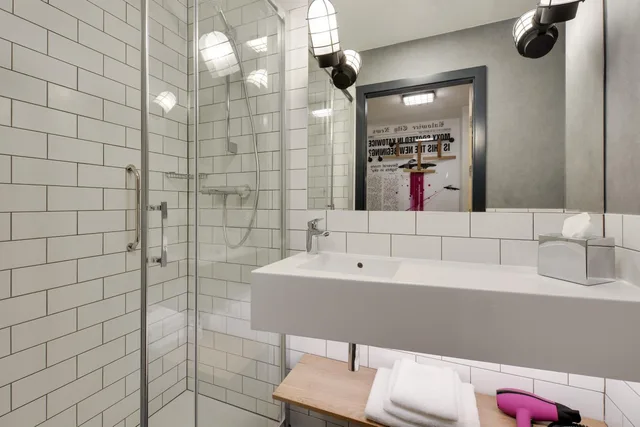غرفة بسريرين منفصلين، Moxy Katowice Airport 5/9