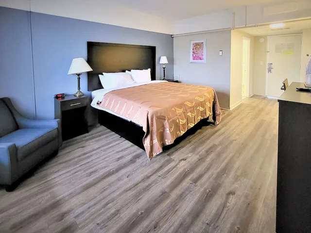 غرفة قياسية بسرير كينج لذوي الإعاقة، Motel6 Norfolk, VA – East Little Creek 3/4