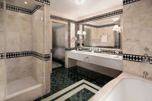 Royal, Suite, King Bed, River View, Balcony, The St Regis Florence 4/7