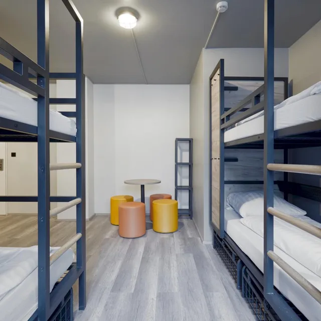 Female Dorm, 6 Beds, a&o Dusseldorf Hauptbahnhof 2/3