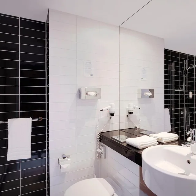 غرفة بسرير مزدوج بإطلالة على الفناء، HOLIDAY INN EXPRESS BREMEN AIRPORT 8/10