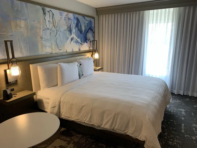 Room, King Bed, Concierge Level، Marriott Dallas Las Colinas 3/10